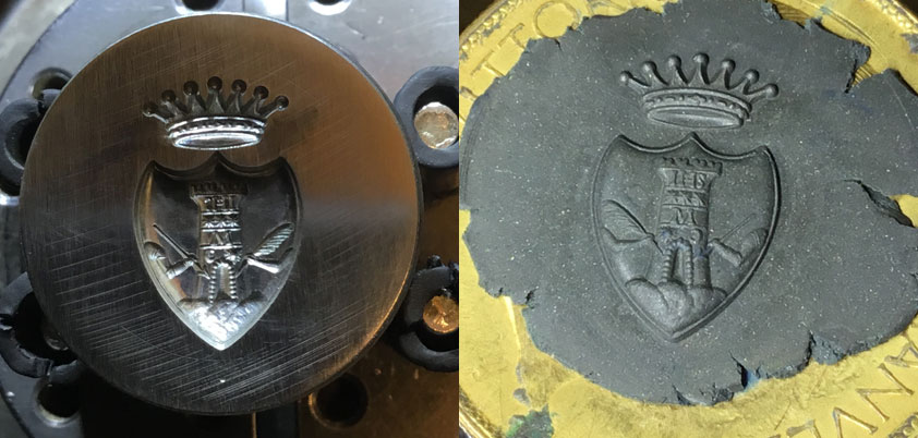 Anello chevaliere realizzato con tecnica del conio.
